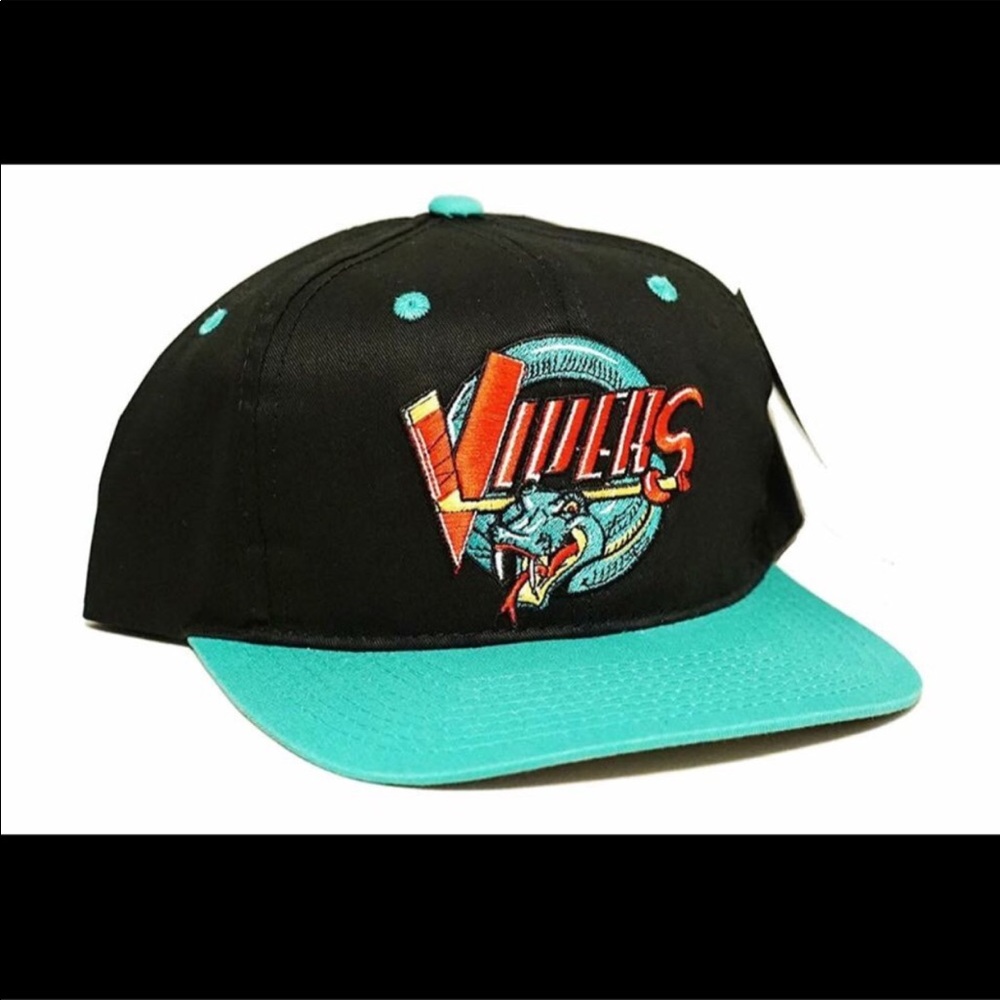 NWT retro Detroit Vipers SnapBack